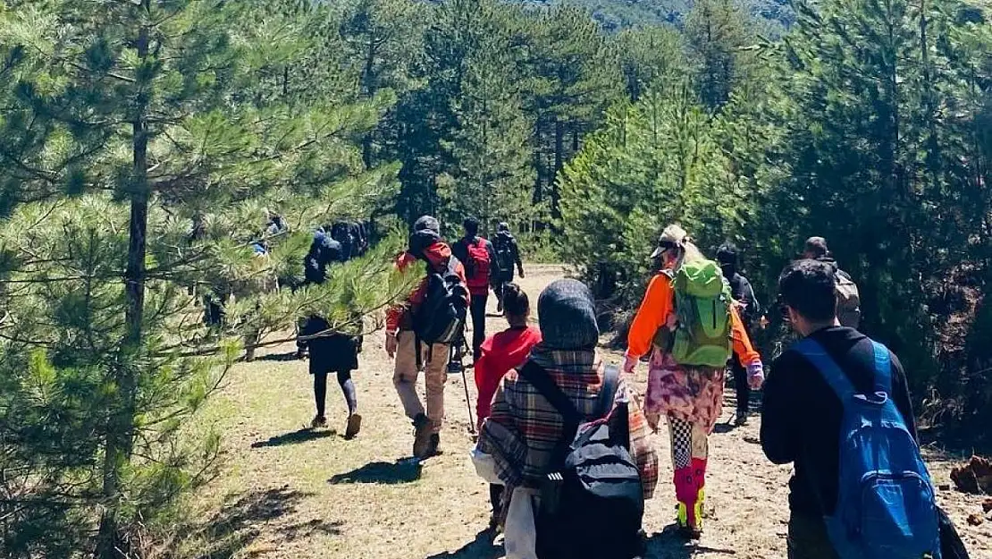 Doğaseverler baharı Karagöl'de karşıladı