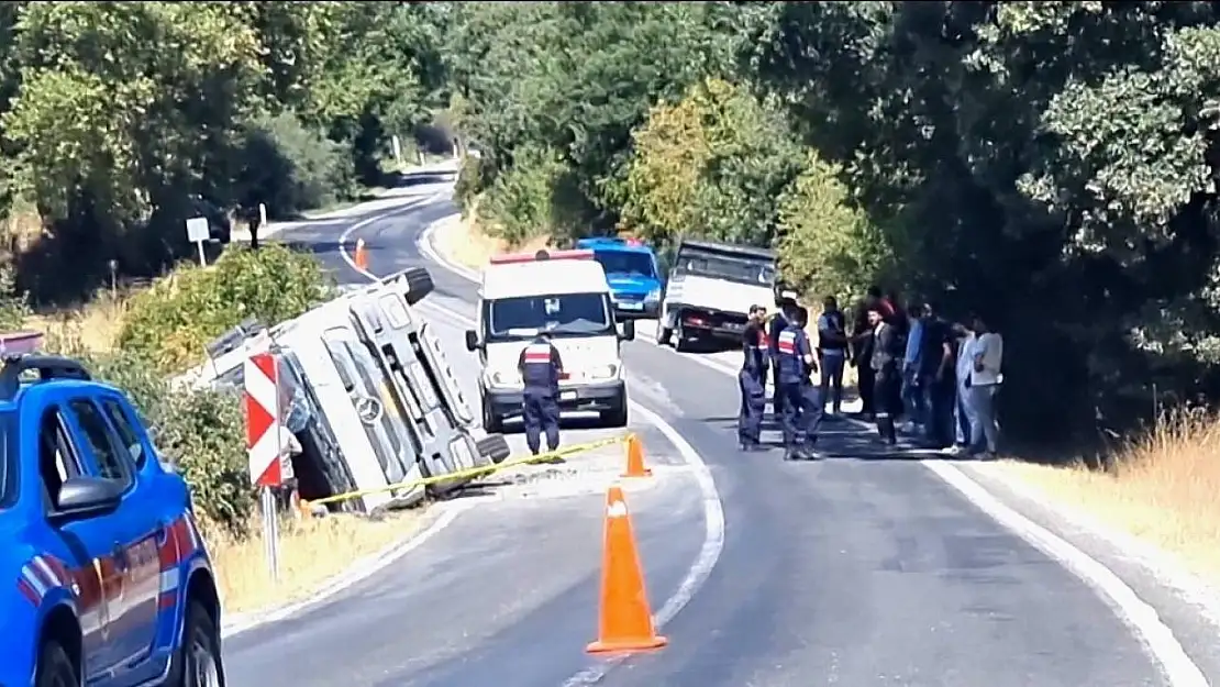 Domaniç'te devrilen hafriyat kamyonunun sürücüsü hayatını kaybetti