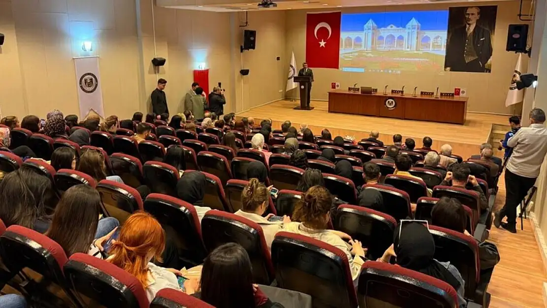 DPÜ'de 'Bir Yıldız, Bir Hilal, İlelebet İstiklal' konulu konferans düzenlendi
