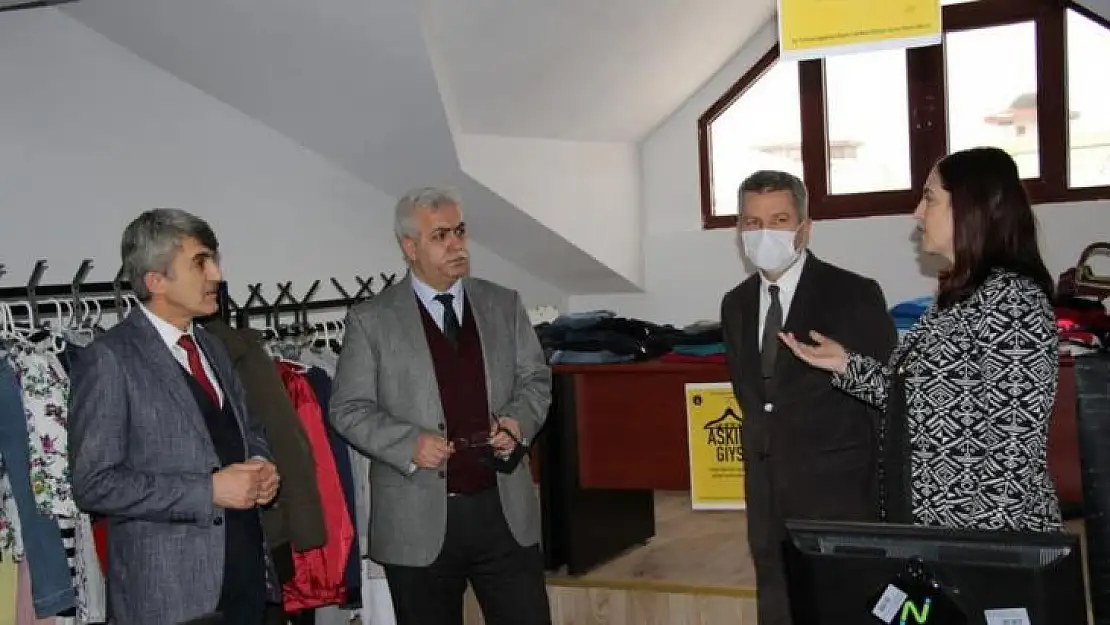 DPÜ'nün 'Askıda giysi' kampanyasına destek