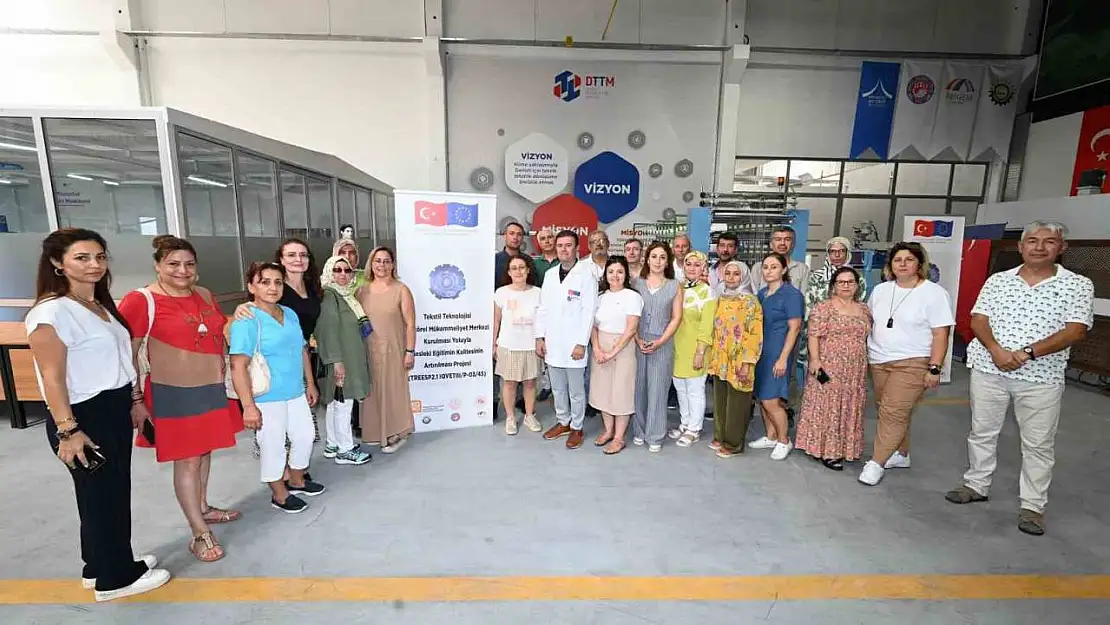 DTO Denizli Teknik Tekstil Merkezi tekstil teknolojisi öğretmenlerini eğitiyor