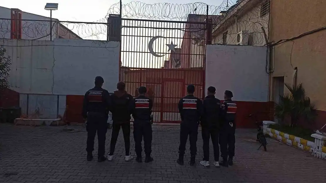 Düğünde bir kişiyi bıçaklayan 2 şüpheli tutuklandı