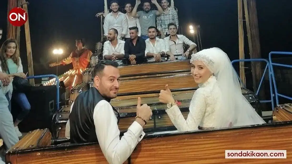 Düğünden sonra uçan sandalyenin altında buluştular