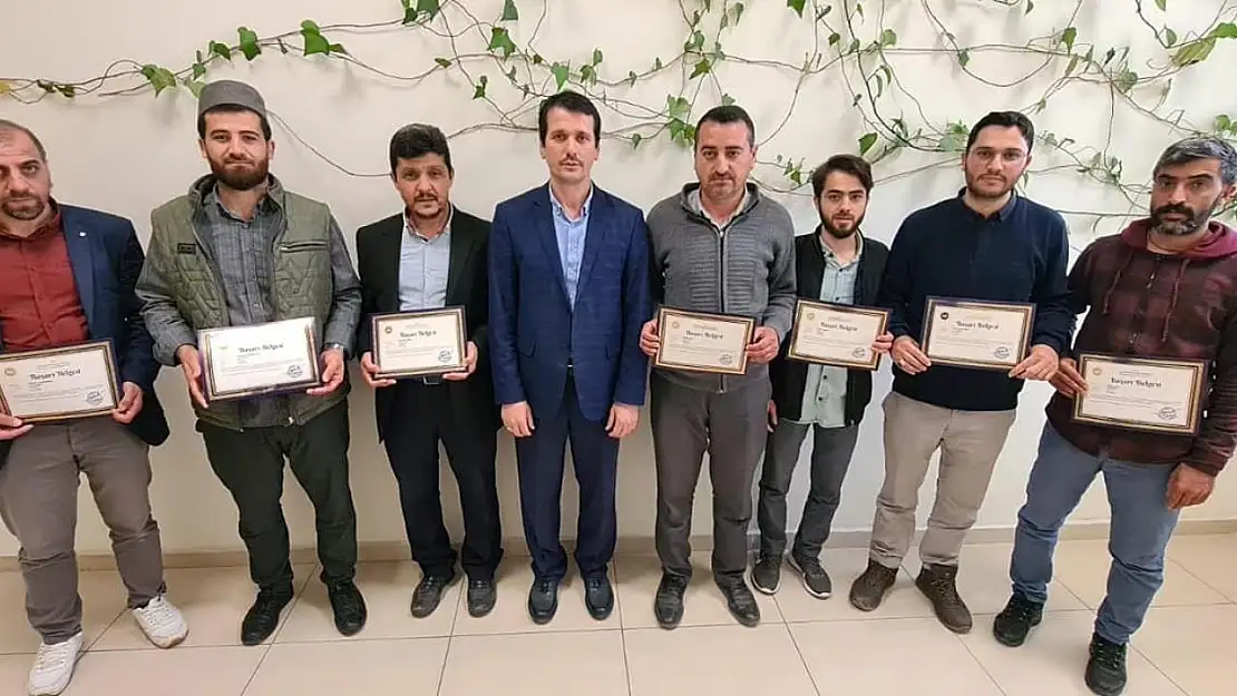 Dumlupınar'da  deprem bölgesinde görev alan müftülük personeline başarı belgesi