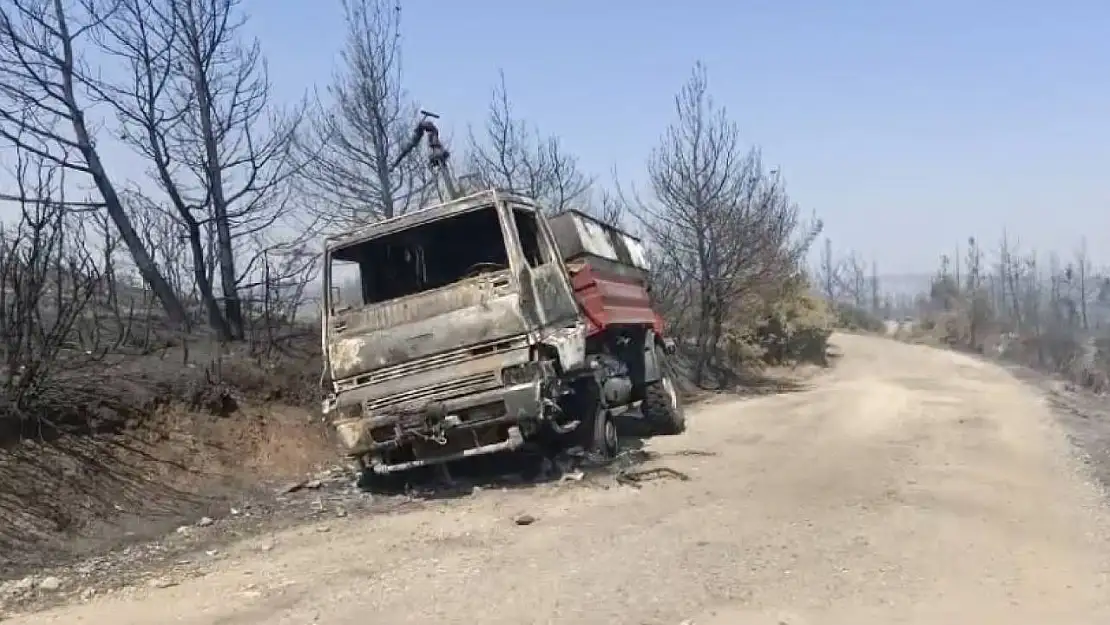 Eceabat'taki orman yangınında bir arazöz yandı