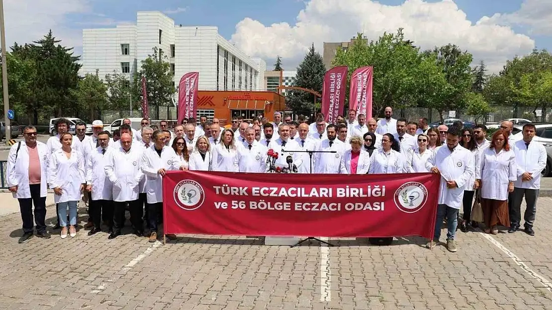 Eczacılar, her geçen gün açılan eczacılık fakültelerinden ve istihdam sorunundan dert yandı