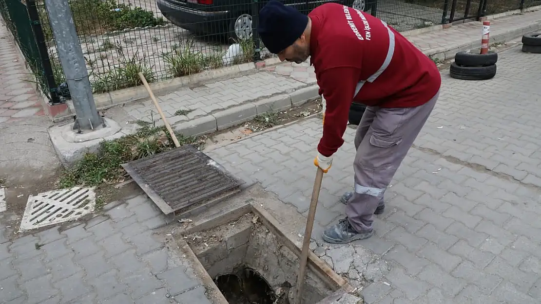 Edremit Belediyesi yağışlara karşı önlem alıyor