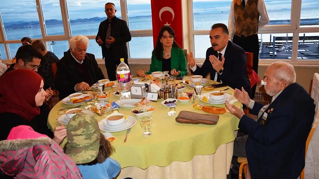 Edremit Kaymakamlığı'ndan şehit aileleri ve gaziler onuruna iftar