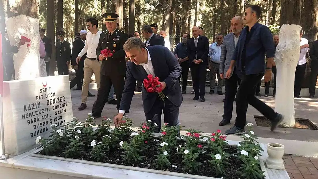 Edremit'te 15 Temmuz Demokrasi ve Milli Birlik Günü Anma etkinlikleri şehitlik ziyareti ile başladı