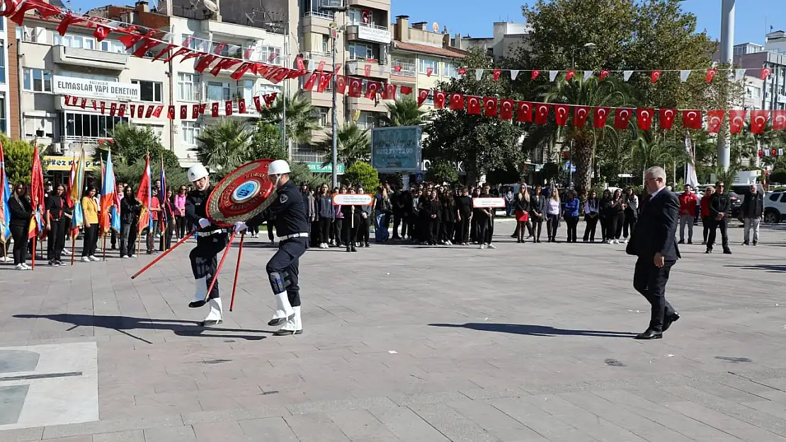 Edremit'te Cumhuriyet'in 101. yılı kutlamaları coşkuyla başladı