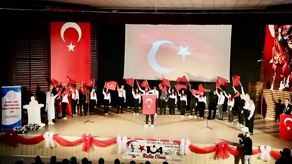 Edremit'te İstiklal Marşı'nın 104. yılı coşkuyla kutlandı