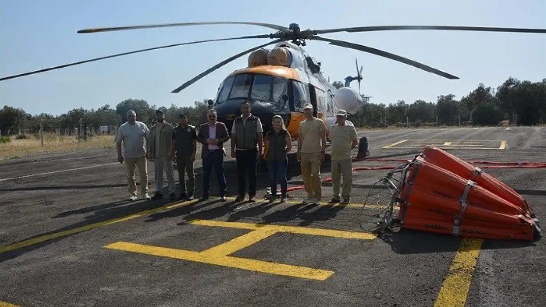 Edremit'te orman yangınlarıyla mücadeleye helikopter desteği