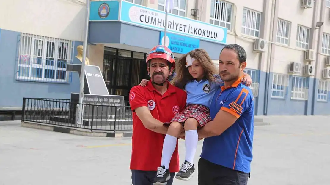 EFAK' tan öğrencilere deprem eğitimi