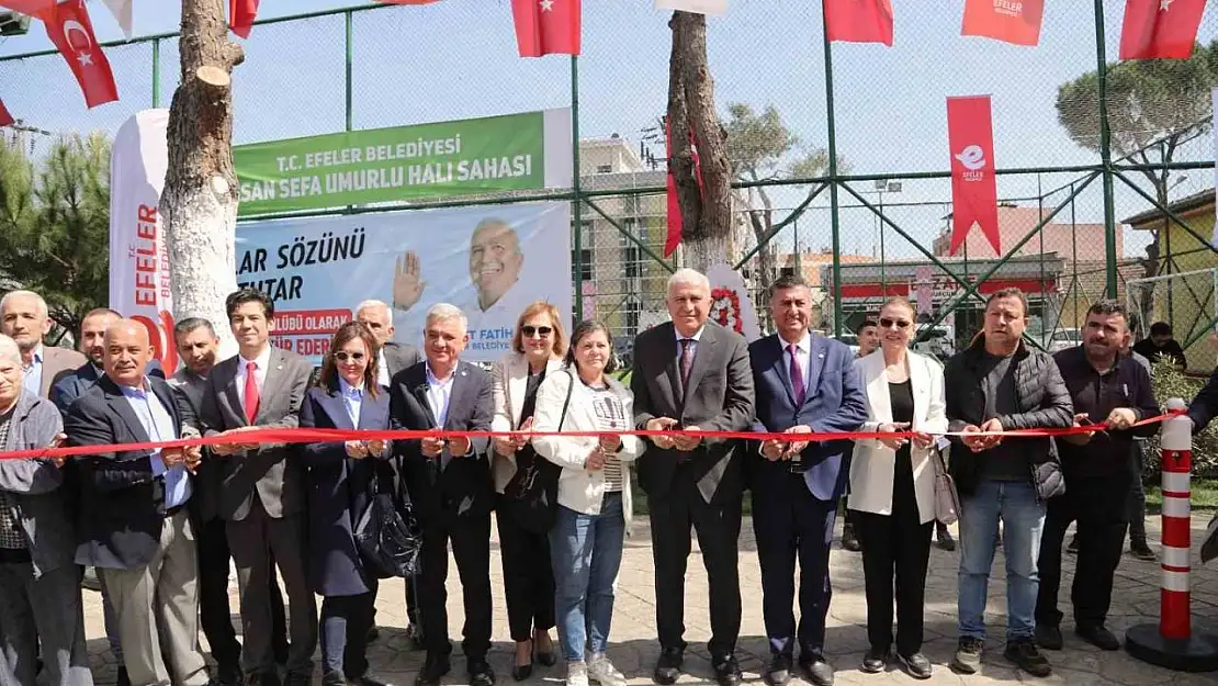 Efeler Belediyesi Umurlu Mahallesi'ndek, halı sahayı hizmete açtı