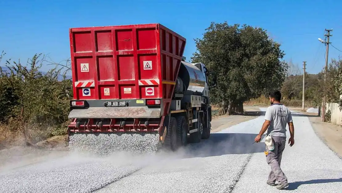 Efeler Belediyesi Umurlu Mahallesi'nde yol çalışmaları gerçekleştirdi