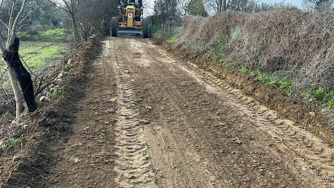 Efeler'de tarım arazilerinin yolları düzenleniyor