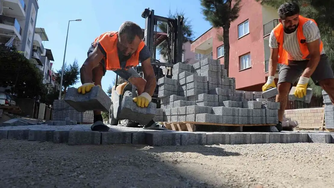 Efeler'deki eski yollar yenilenmeye devam ediyor