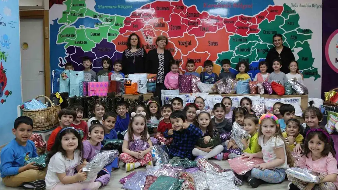 Efeler'in minik kalpleri depremzede anneler için tek yürek oldu