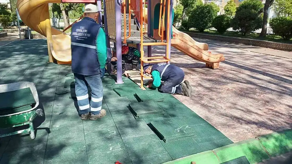 Efeler'in parkları yaz mevsimine hazırlanıyor