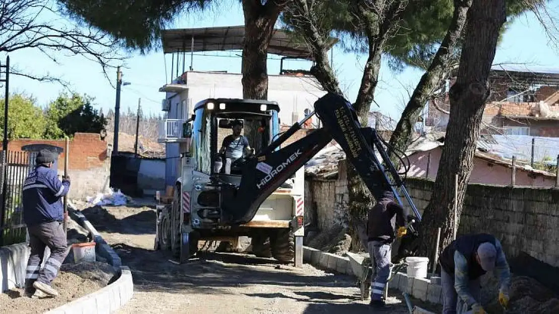 Efeler, öğrenciler için yolu yeniledi