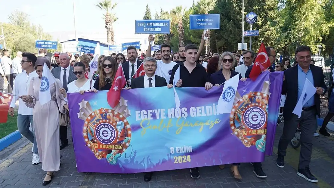 Egeli öğrenciler yeni akademik yıla şenlikle 'Merhaba' dedi