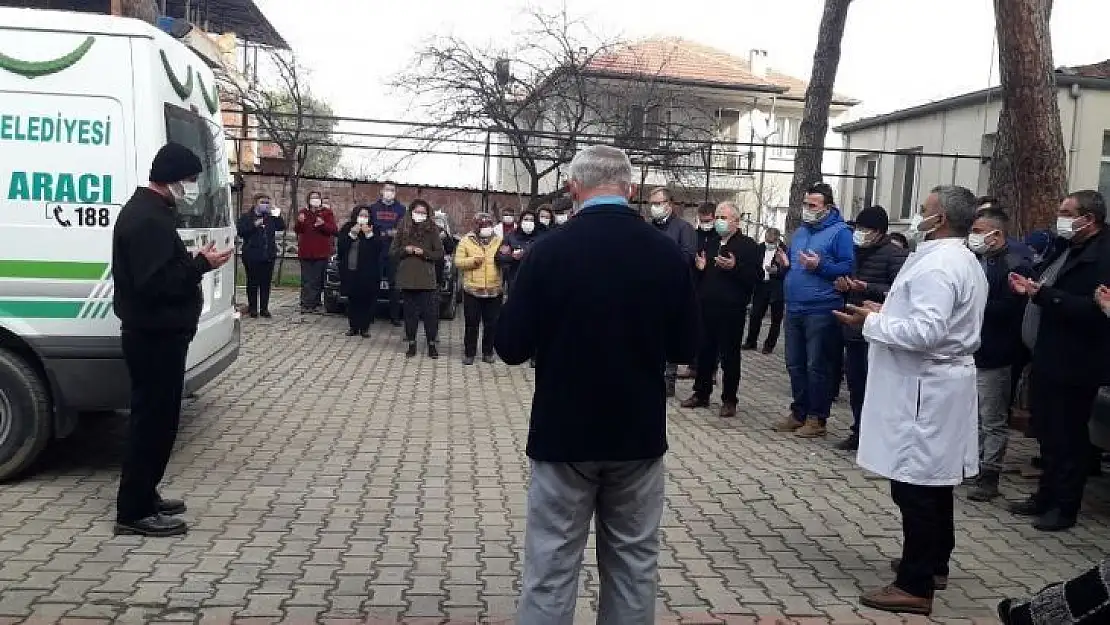 Emekli hemşire korona virüse yenildi