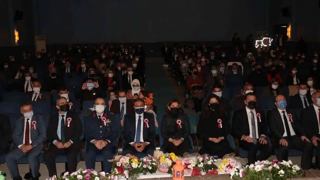 Emekli öğretmenler veda, genç öğretmenler yemin etti