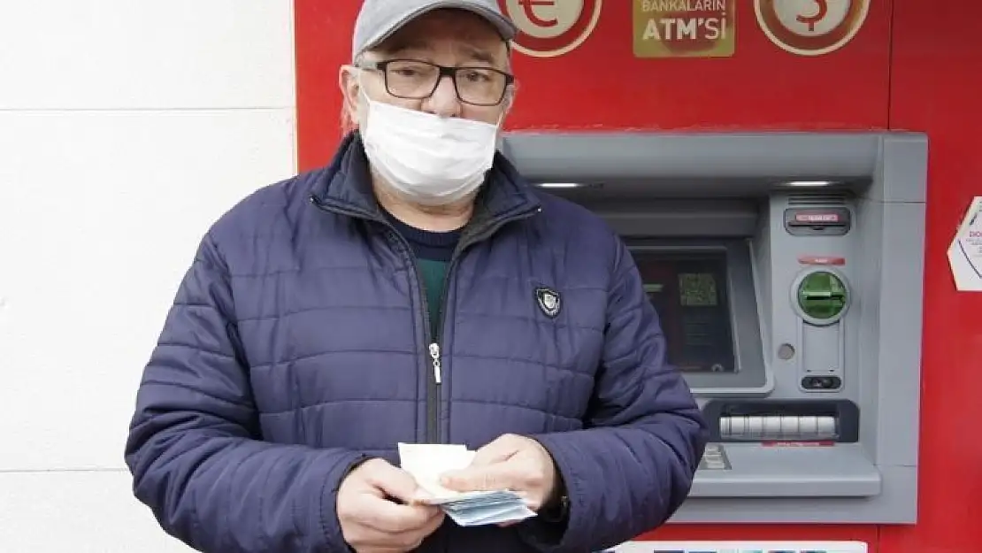 Emekli vatandaştan örnek davranış
