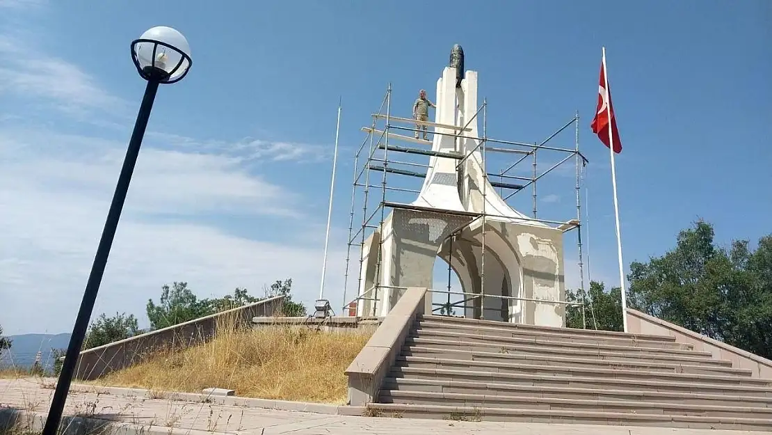 Emet Cevizdere Şehitliğinde bakım onarım çalışması