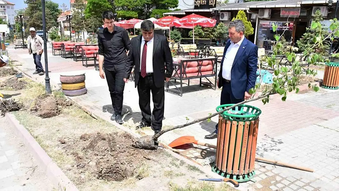 Emet Hükümet Meydanında bakım ve onarım çalışması