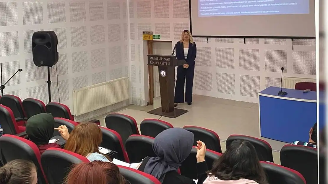 Emet MYO'da 'Cumhuriyetin 100. Yılında Türkiye Ekonomisi' konulu konferans