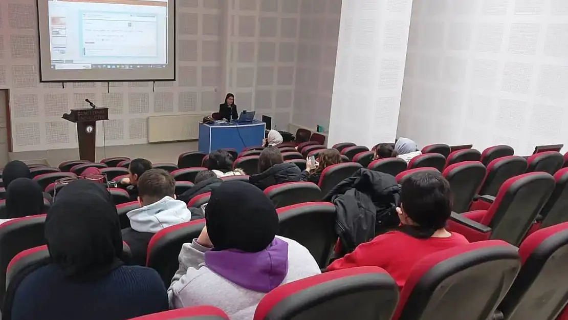 Emet MYO'da, 'Öğrencilerimizin Ders Dışı Öğrenme Süreçlerinin Dijital Kaynaklarla Desteklenmesi' başlıklı seminer