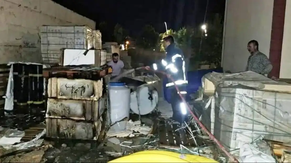 Emet'te depo yangını korkuttu