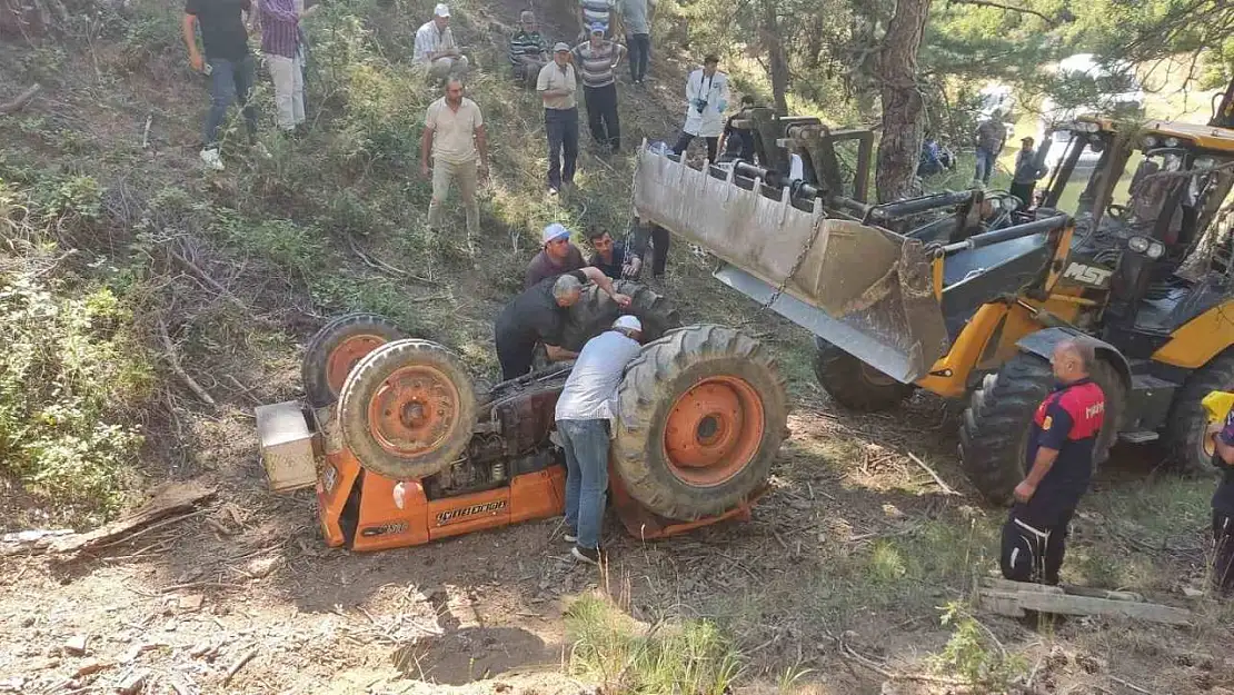 Emet'te devrilen traktörün altında kalan sürücü hayatını kaybetti