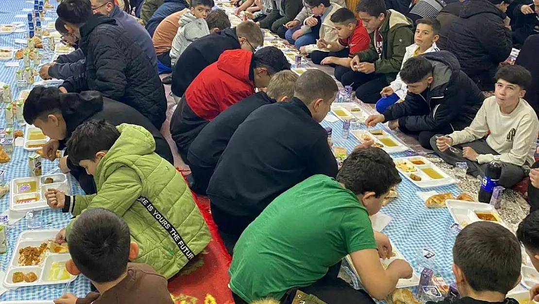 Emet'te geleneksel çocuk iftarı