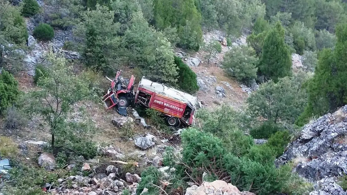 Emet'te orman yangınından dönen arazöz takla attı: 2 yaralı