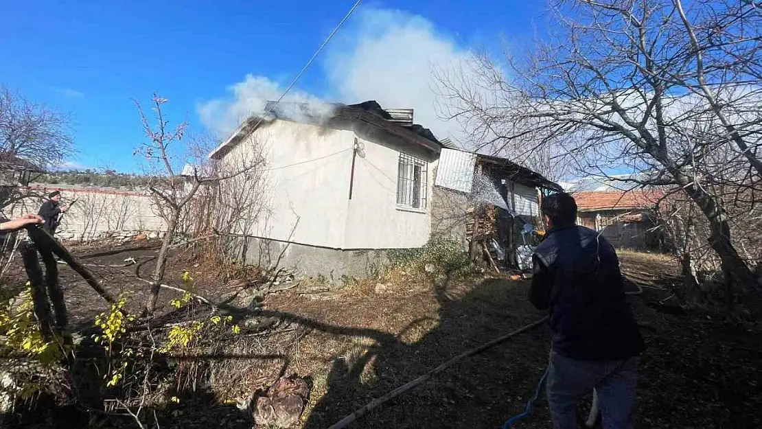 Emet'teki ev yangını korkuttu