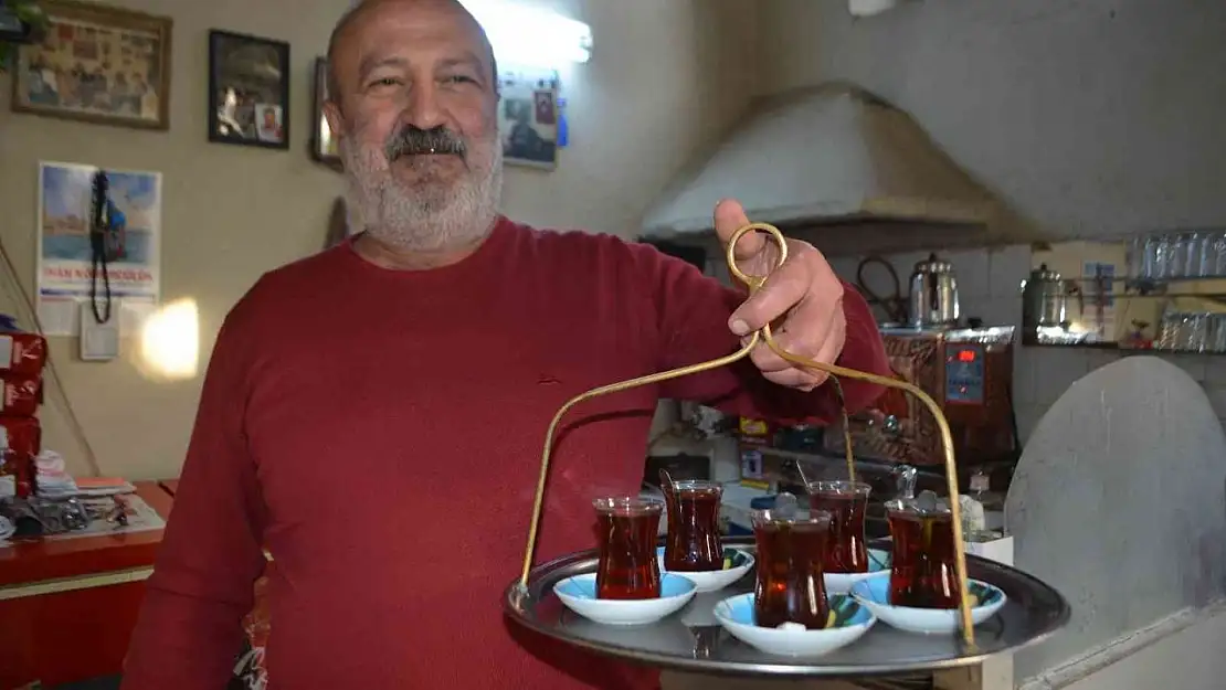 Enflasyona inat çayı 1 TL'ye satıyor