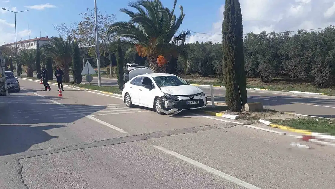 Erdek'te otomobilin çarptığı motosiklet sürücüsü hayatını kaybetti