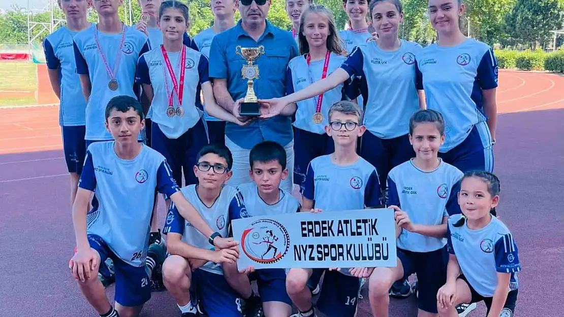 Erdekli sporcular Bursa'dan madalya ve kupa ile döndü