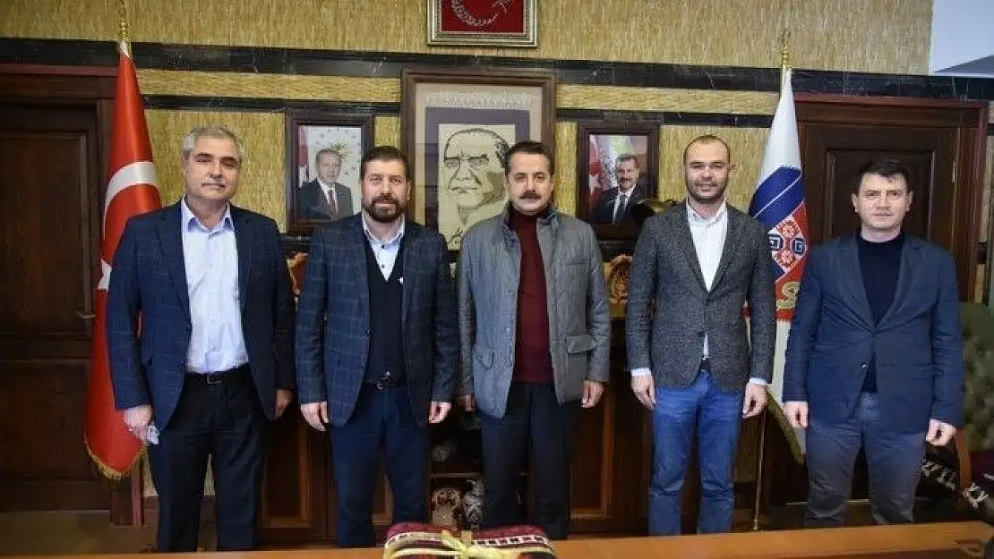 Eski Bakan Faruk Çelik tatil için Sındırgı'yı tercih etti