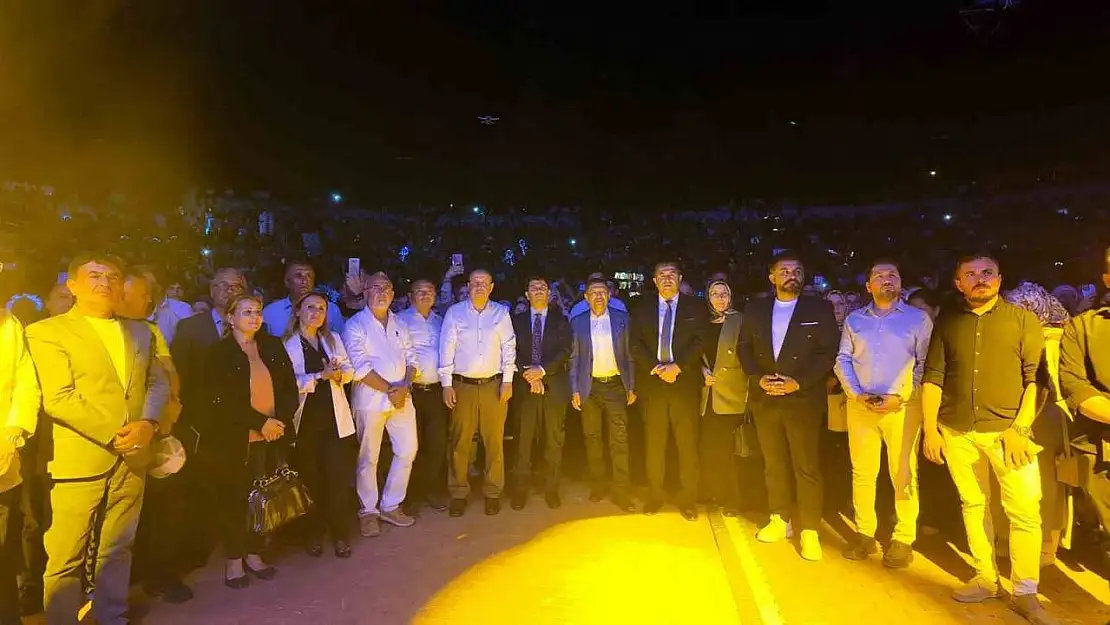 Eskişehir yangını nedeniyle Gediz Tarhana Festivali'nde plalanan Sıla-Samet Şahin konseri iptal edildi