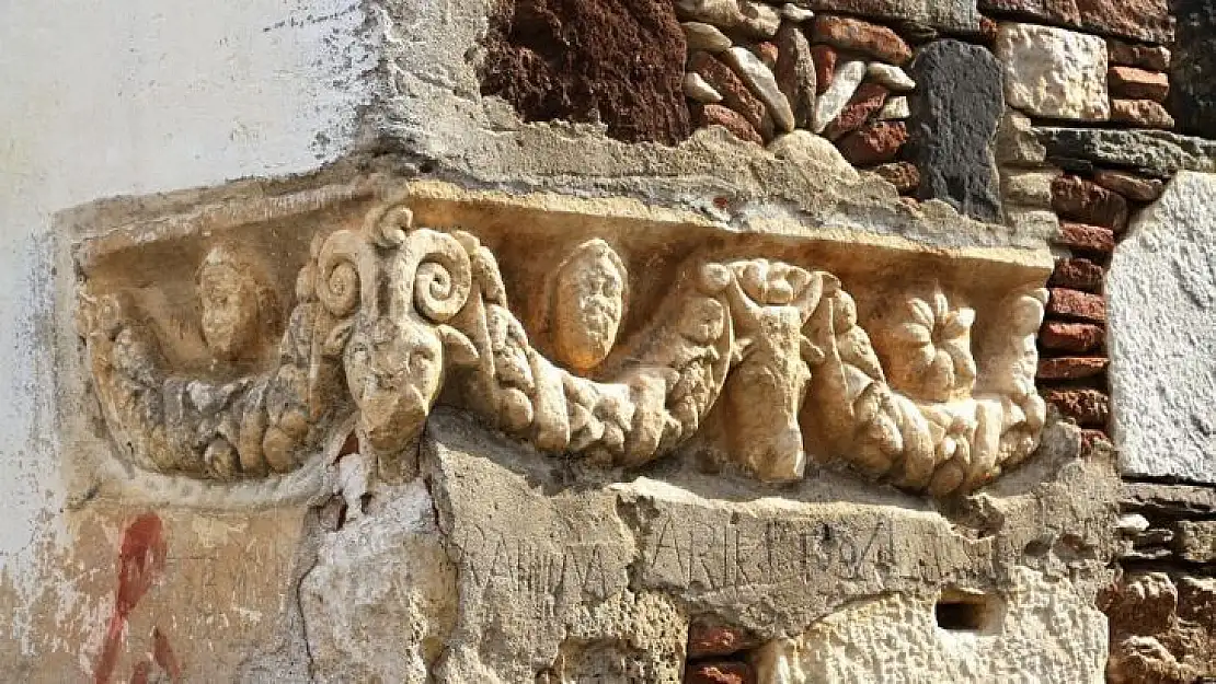 Ev duvarındaki tarihi eser müzeye taşınacak
