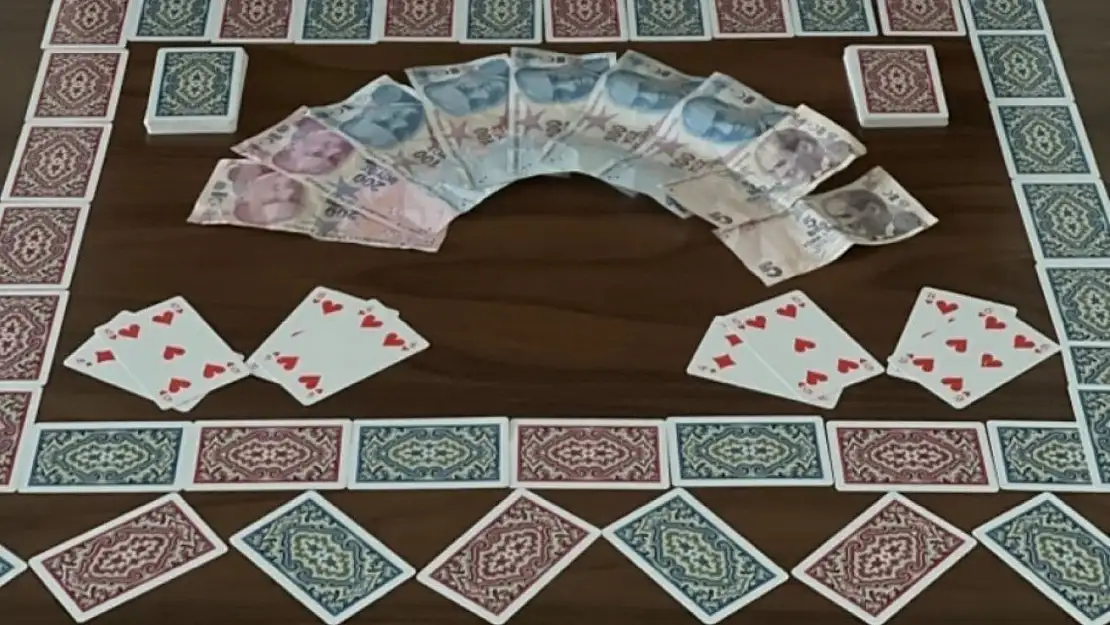 Evde kumar oynayan 5 kişiye para cezası kesildi