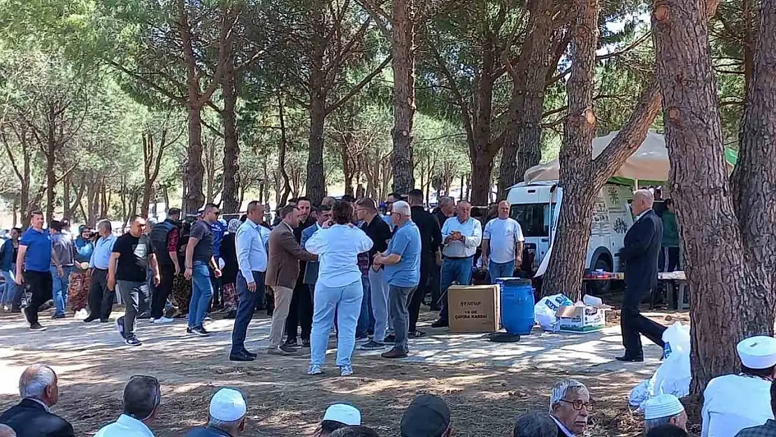Ezine'de geleneksel çiftçi hayrı yoğun katılımla gerçekleşti