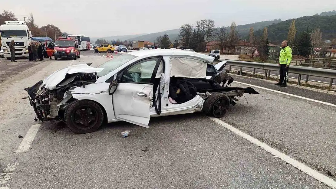 Feci kazanın ateşi Bursa'ya düştü...Genç öğretmen ve küçük çocuğu kaza kurbanı