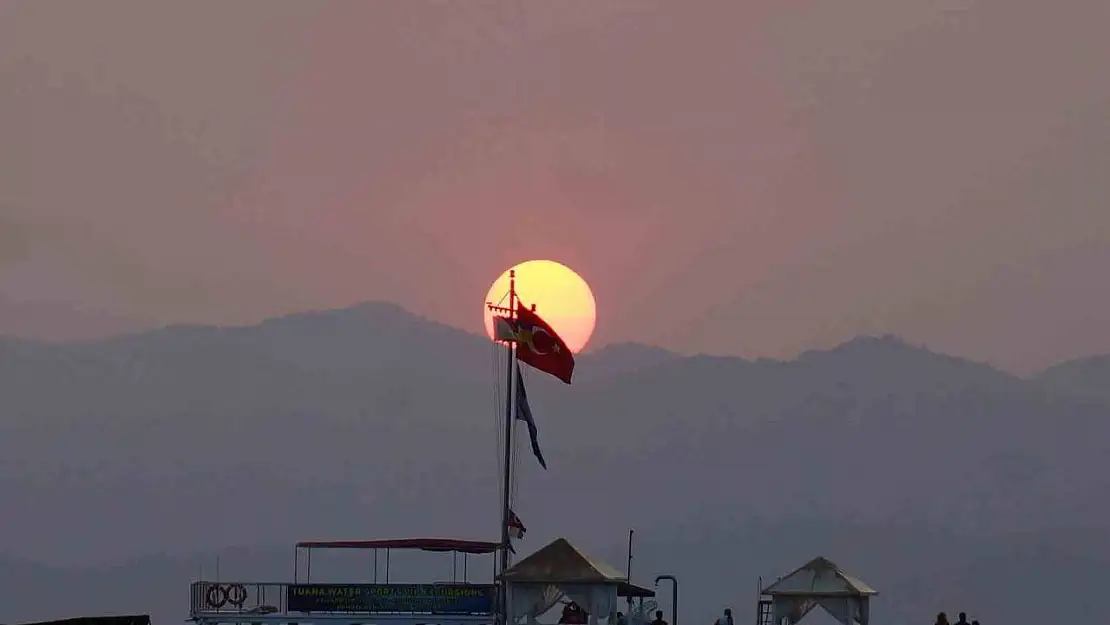 Fethiye'de gün batımı görsel şölen oluşturdu