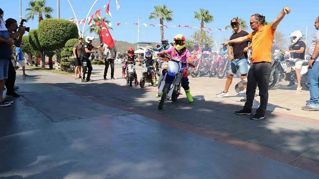 Fethiye'de Süper Enduro Şampiyonası, magazin startıyla başladı