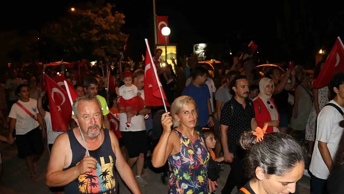 Fethiye'de Zafer Alayı coşkulu geçti