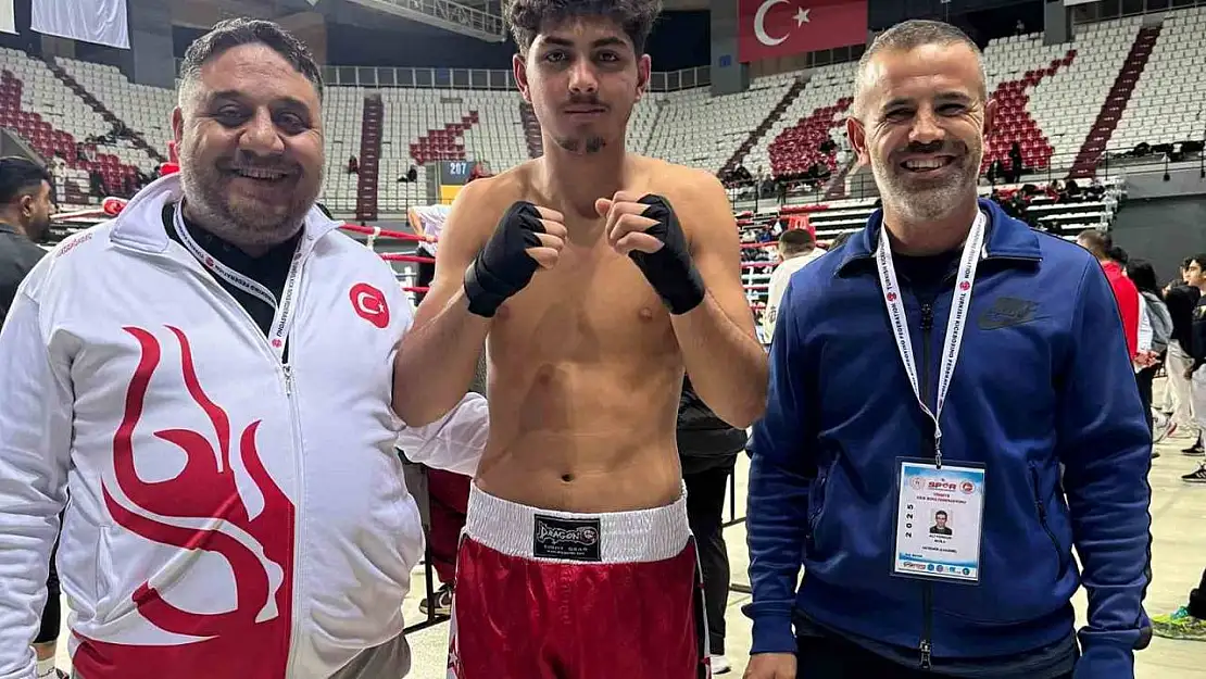 Fethiyeli sporcu Kick Boks'ta Türkiye üçüncüsü oldu